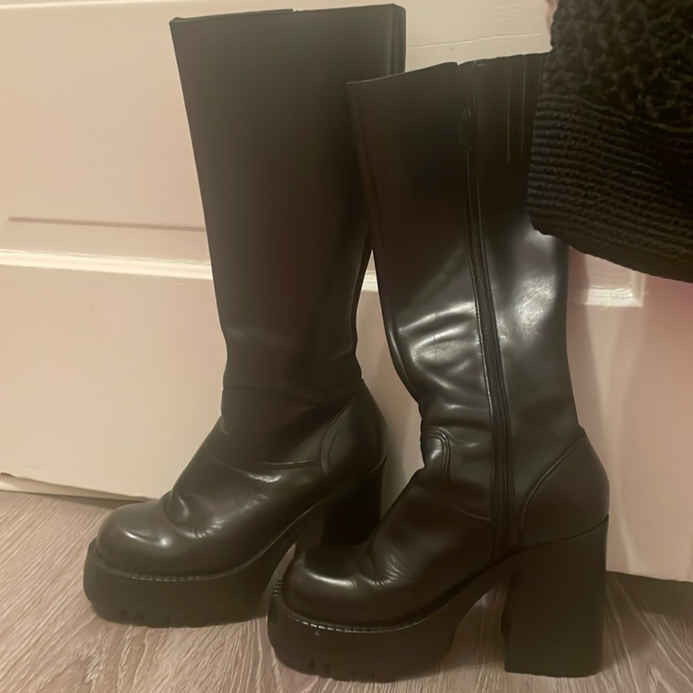 Vintage 90’s Leather Steve Madden Stacked/Chunky Heel Boots